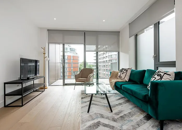 Battersea Power Station 2 Bed Close To Harrods
